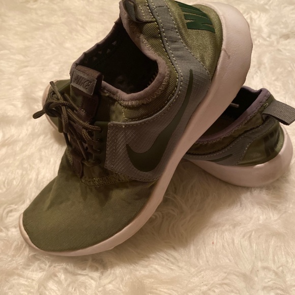 Shoes - Picture 3 of 3